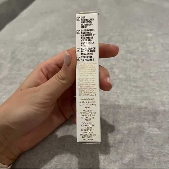 Charlotte Tilbury Beautiful Skin Radiant Concealer - 16.5 Deep - Picture 4 of 9